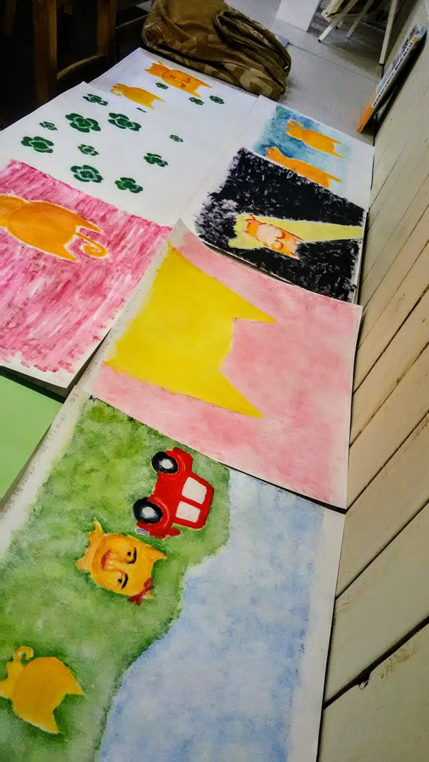 ならんだ子どもたちの水彩作品